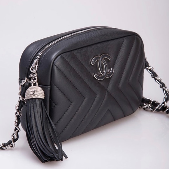 CHANEL CAMERA BAG LIKE NEW - Picture 4 of 11